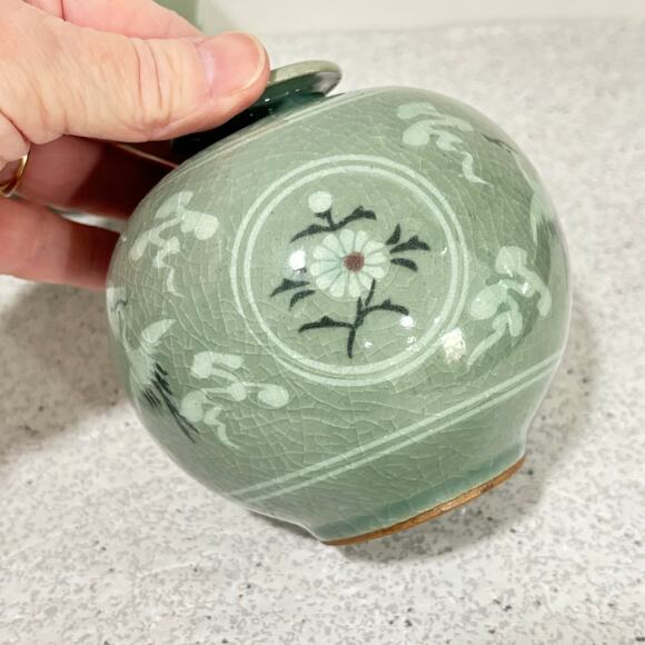 Two green celadon bud vases Asian cranes clouds & flowers hallmarked vintage - Picture 8 of 12